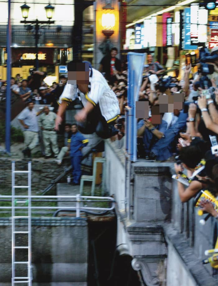 2ページ目）【プレイバック'03 】'18年ぶり阪神タイガースV！！ 歓喜に