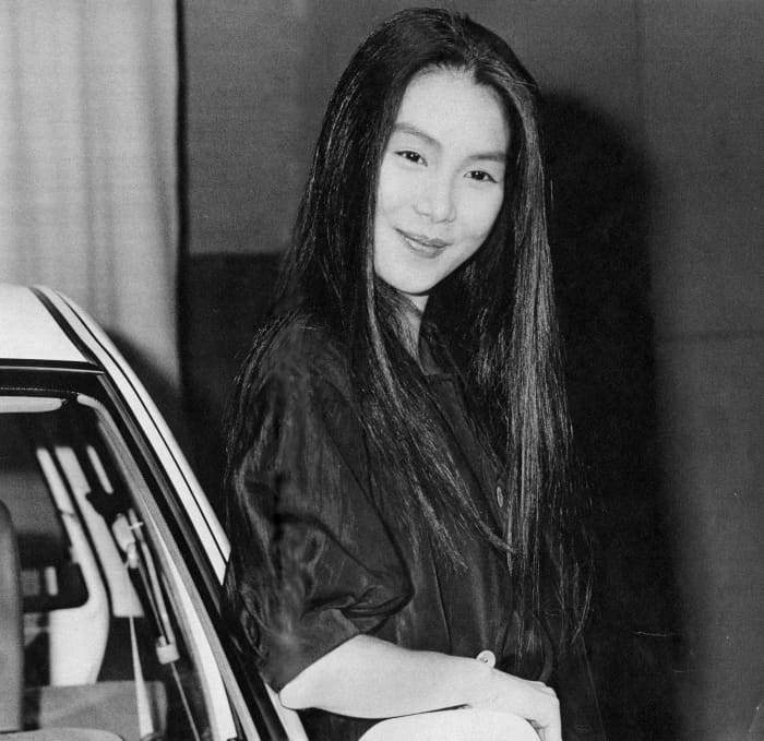 2ページ目）90年に「女が憧れるオンナNo.1」に…浅野温子「あぶない刑事