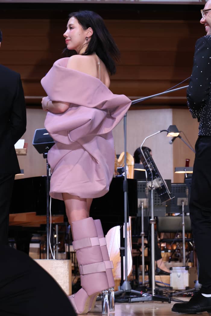 3ページ目）「脛（すね）ガードつけてる？」奇抜ファッション仲里依紗