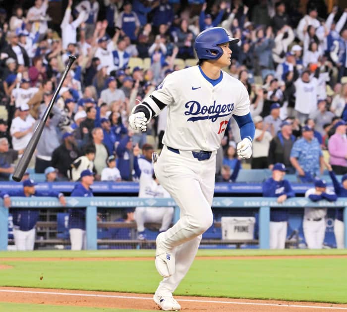 大谷翔平「バットフリップ」フーディー　公式認可 フォトギャラリー1枚目 4月は序章に過ぎなかった…5月下旬から