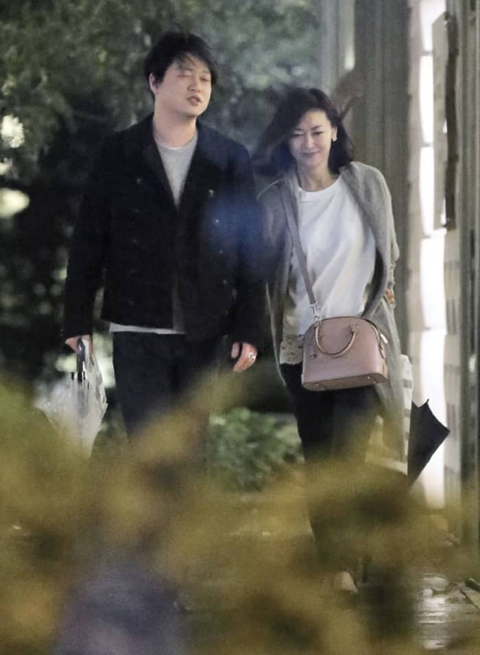 フォトギャラリー7枚目 【追悼】多くの俳優仲間とワイワイ楽しげに…歌手で女優の中山美穂さん 本誌が見た15歳からの軌跡 | FRIDAYデジタル