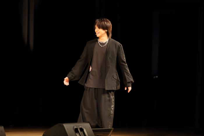 トップ俳優・佐藤流司が瓦15枚を片手で……30歳を迎えファンに感謝 