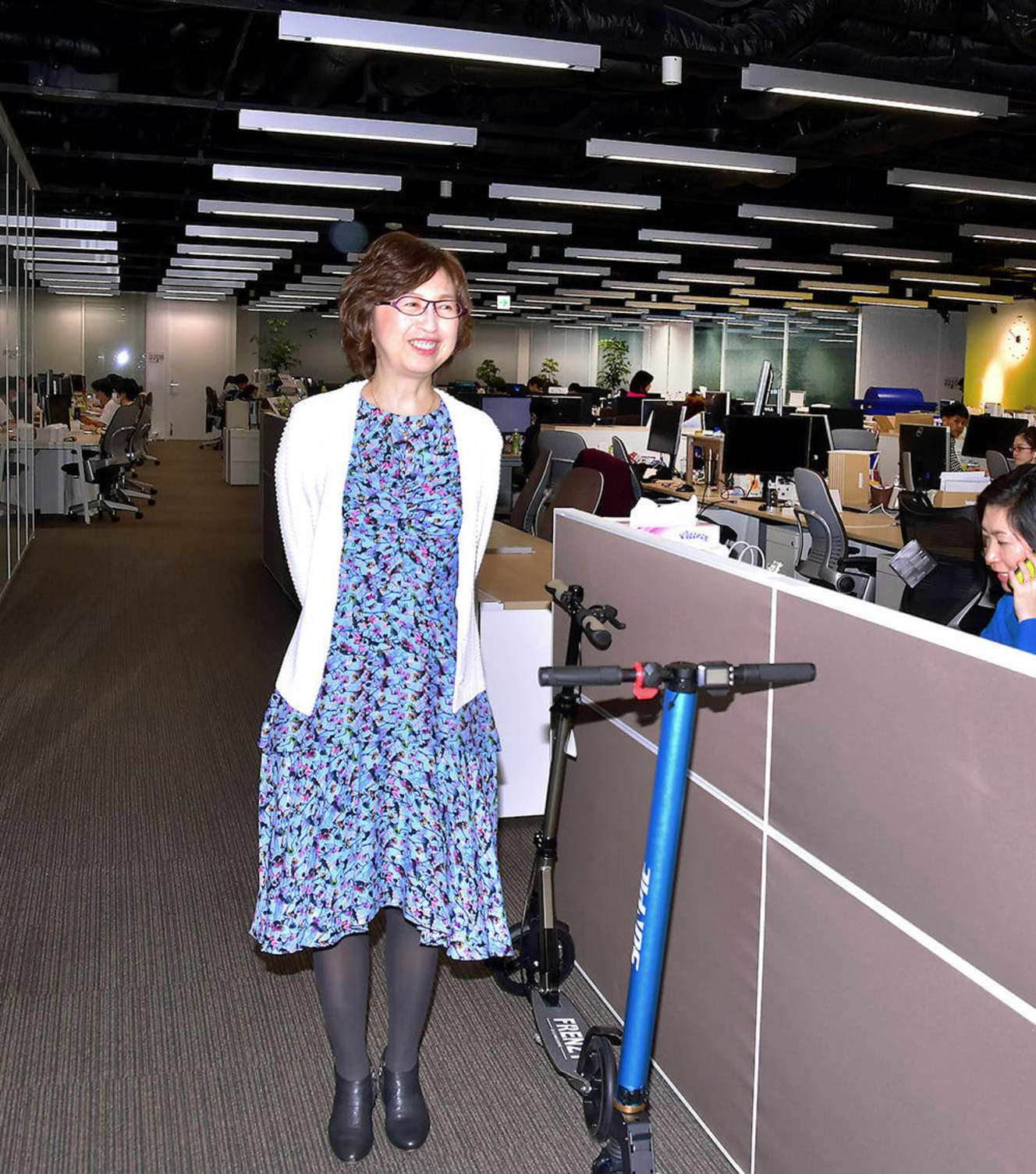 オフィスに置かれたキックボードでフロア内を移動することも。「気分転換と、IT企業っぽさに憧れて(笑)」