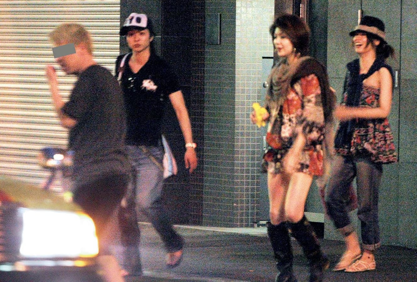 ’08年、飯島直子(51)と共に水川あさみ(35)の誕生日パーティーに参加した櫻井翔。恵比寿で開催された宴は早朝4時まで続いた PHOTO:田中俊勝
