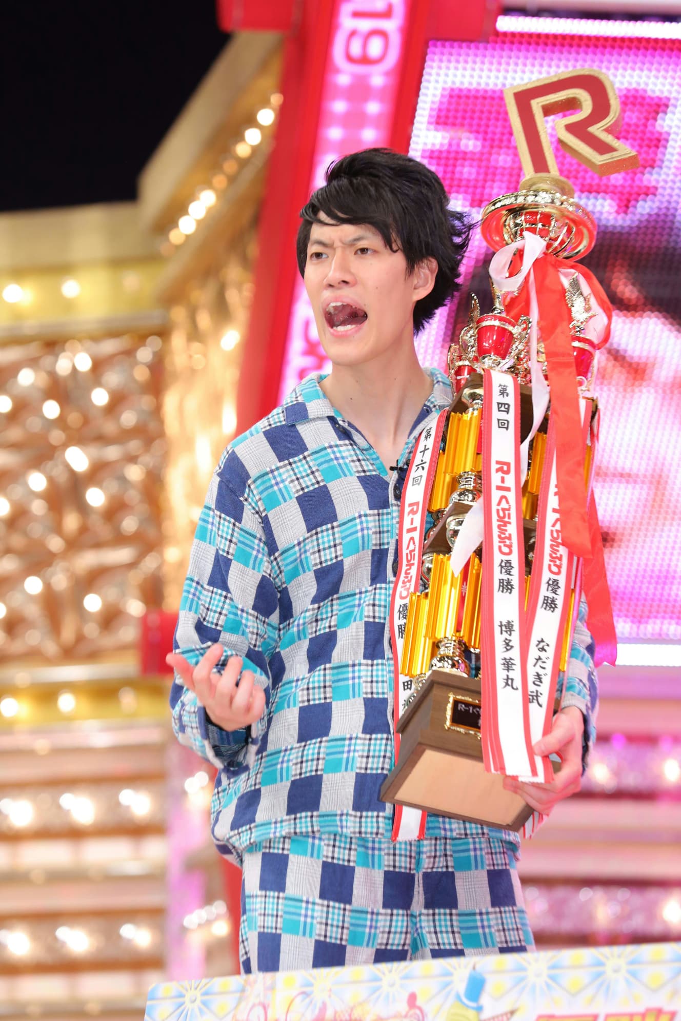 <R-1ぐらんぷり2019>優勝したお笑いコンビ「霜降り明星」の粗品