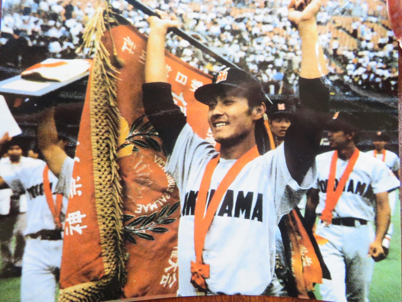 ’80年、夏の甲子園ではエース愛甲猛(中央)を擁し優勝。’73年以来、2度目の全国制覇となった