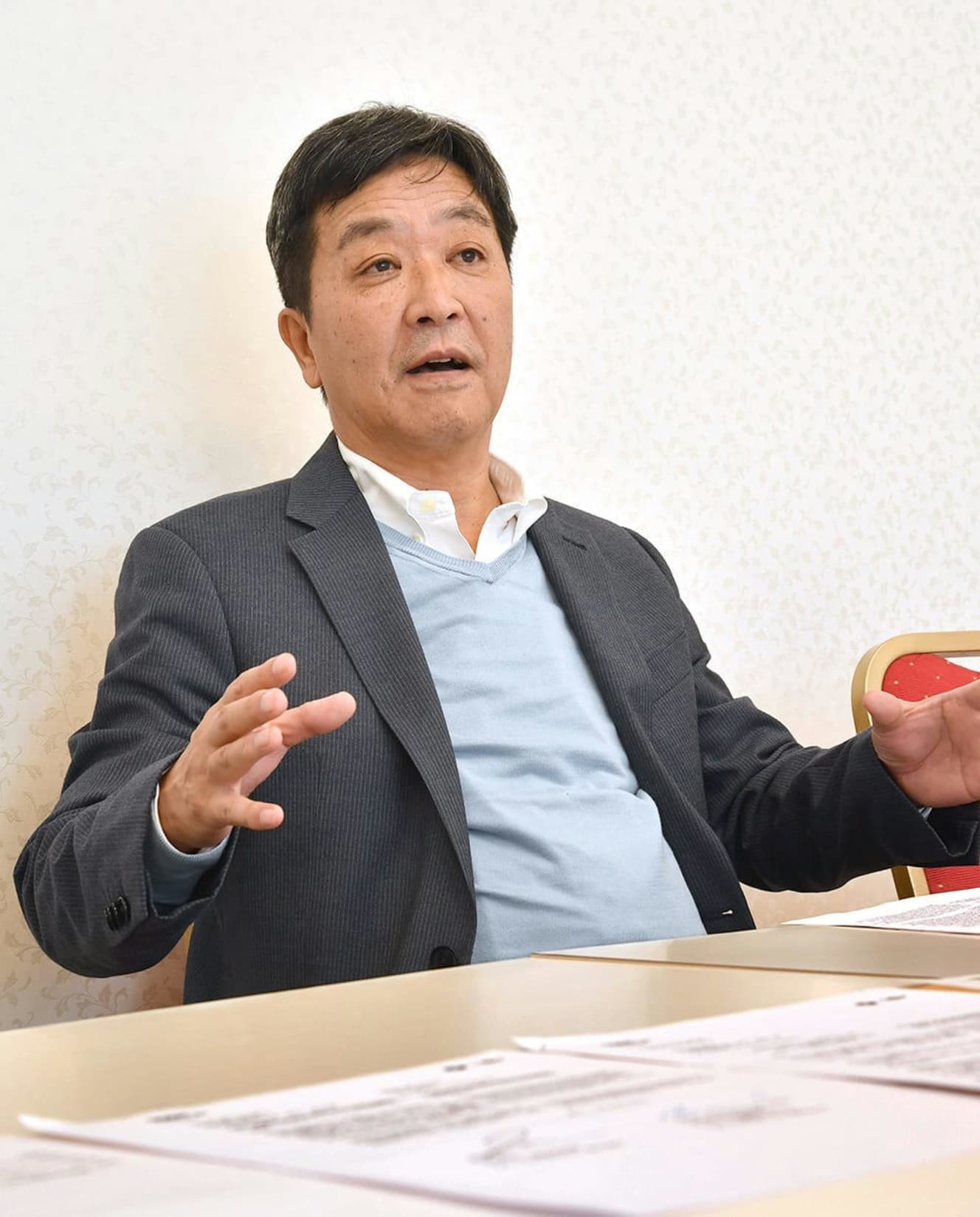 3億円の負債を抱えたまま一方的に契約を切られた元ディーラーの横山氏。本誌に契約の実態を告発した