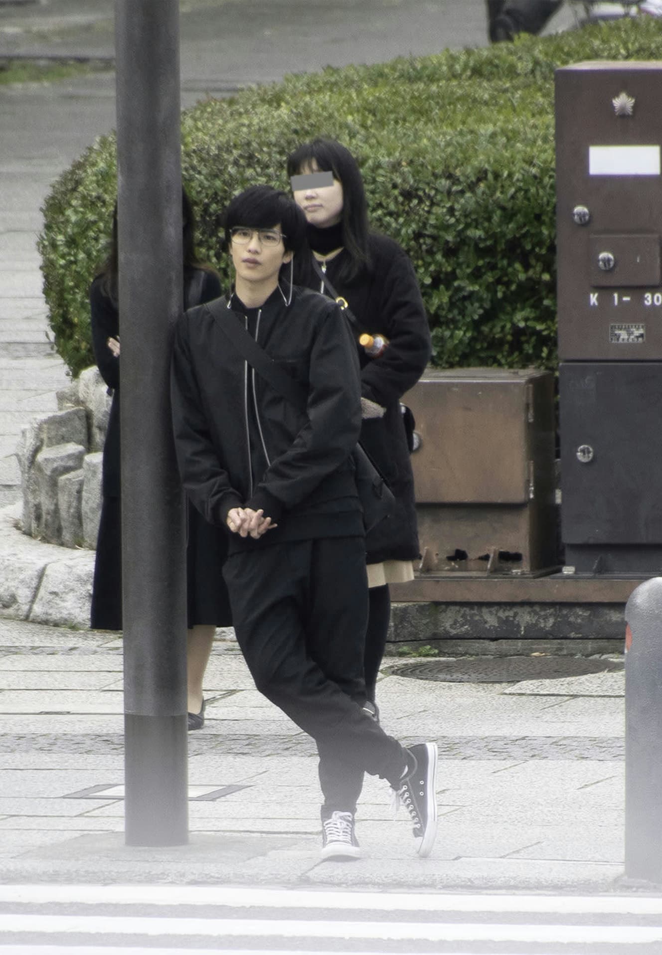 本誌未掲載カット 志尊淳 岡田将生とW主演の心霊探偵バディはロケでも息ピッタリ