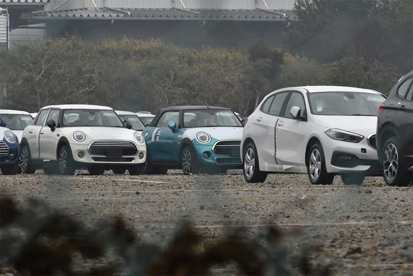本誌未掲載カット 新車のBMW最大1000台が空き地に雨ざらし、砂利で傷だらけのワケ