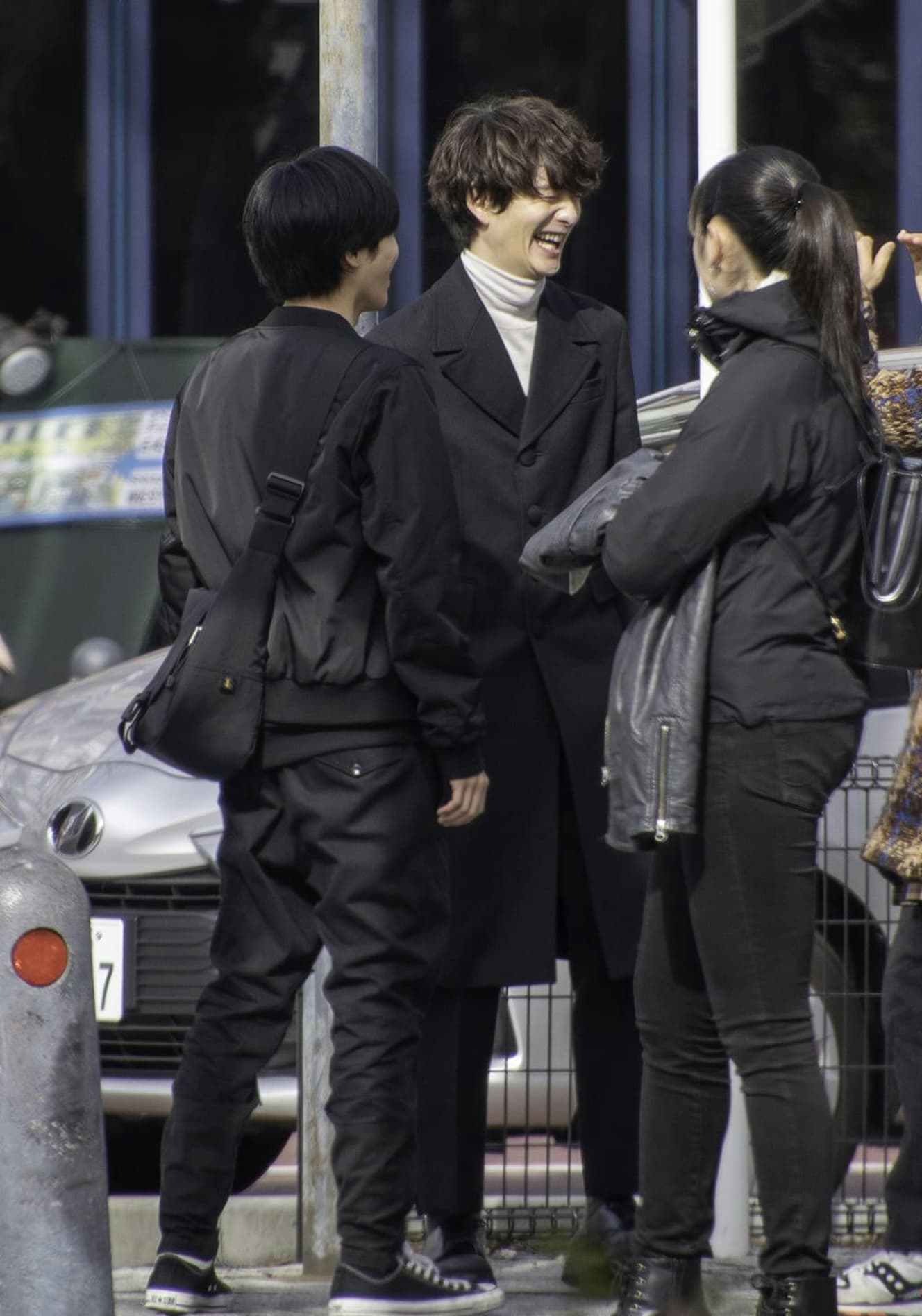 本誌未掲載カット 岡田将生&志尊淳 W主演の心霊探偵バディはロケでも息ピッタリ