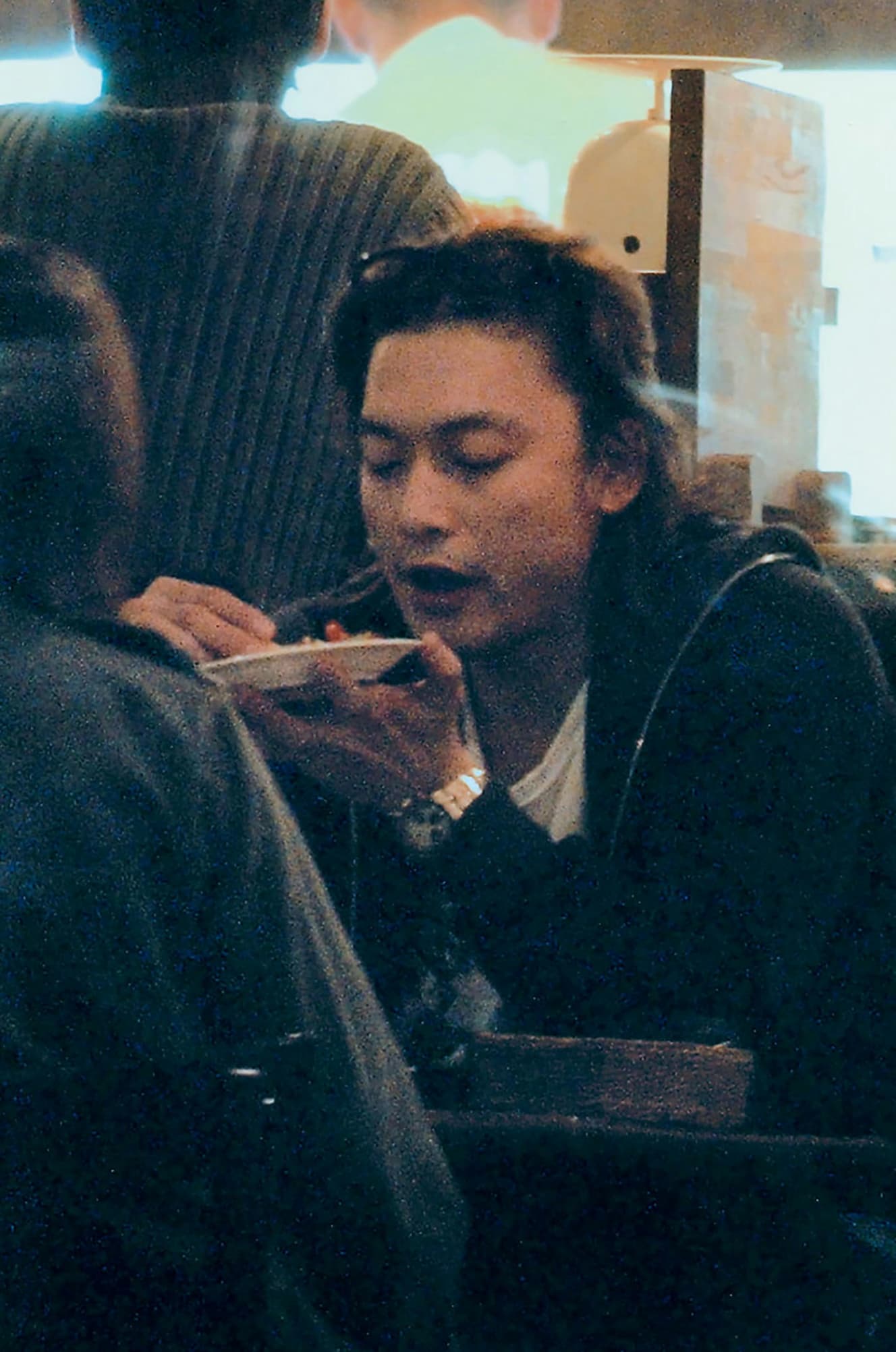 恋人とイタリアンを楽しむ香取慎吾(’05年1月)