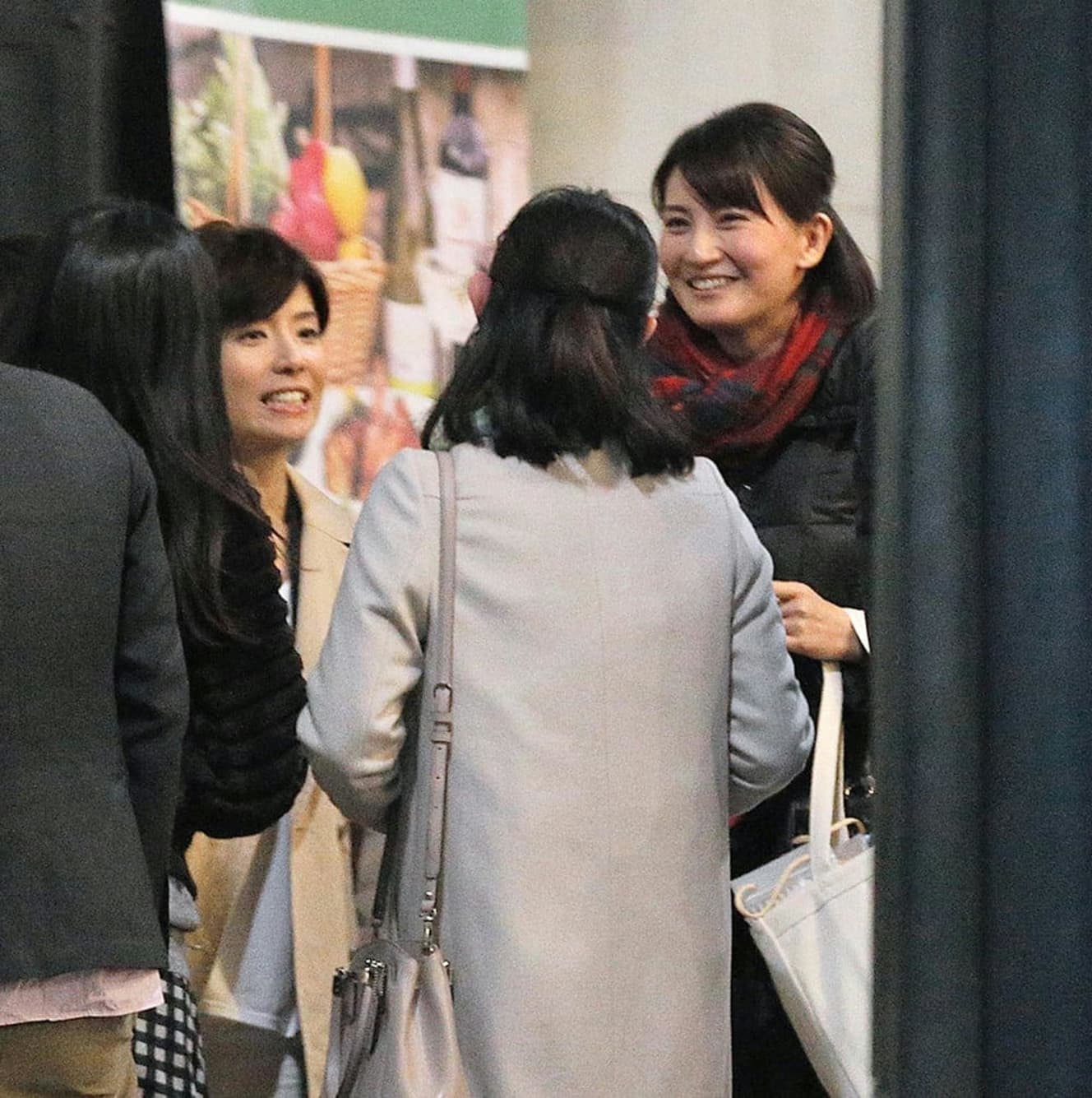 増田元アナの妻でNHKの廣瀬智美アナ（右から３人目）。井上あさひアナ（右）の顔も見える