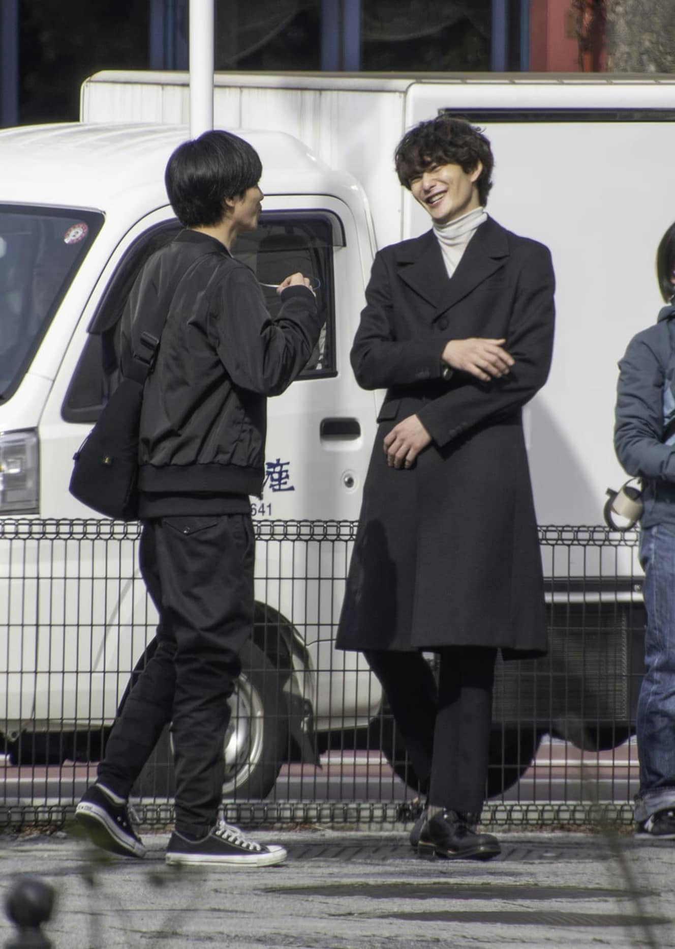 本誌未掲載カット 岡田将生&志尊淳 W主演の心霊探偵バディはロケでも息ピッタリ