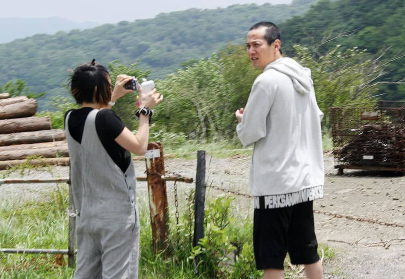 ’08年には歌手の倖田來未と湯河原温泉旅行を楽しむ姿をキャッチされた。宿泊したのは一泊約７万円の高級旅館