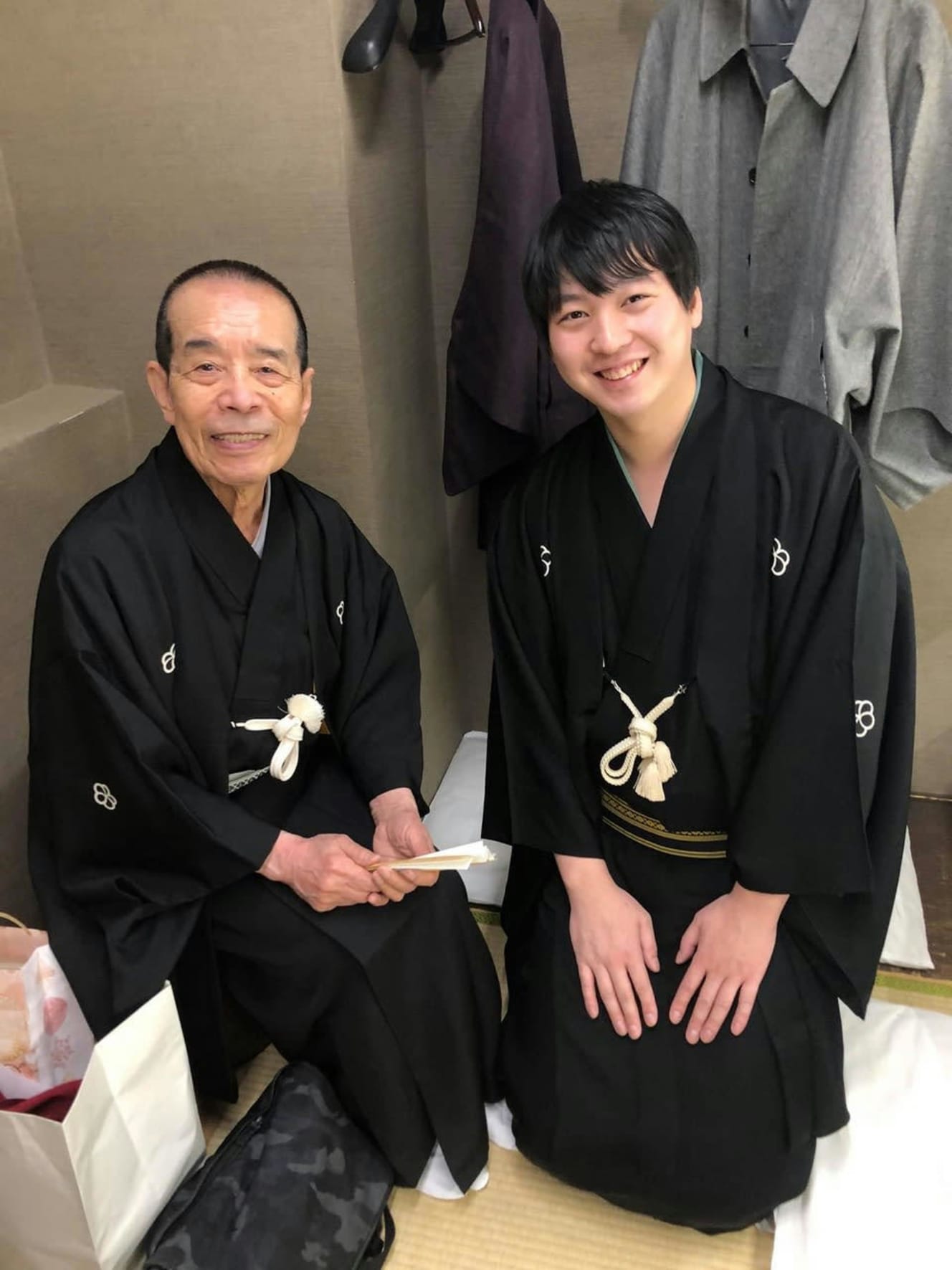 師匠であり、笑点でお馴染みの林家木久扇とのツーショット。木りんは木久扇の8番目の弟子だ