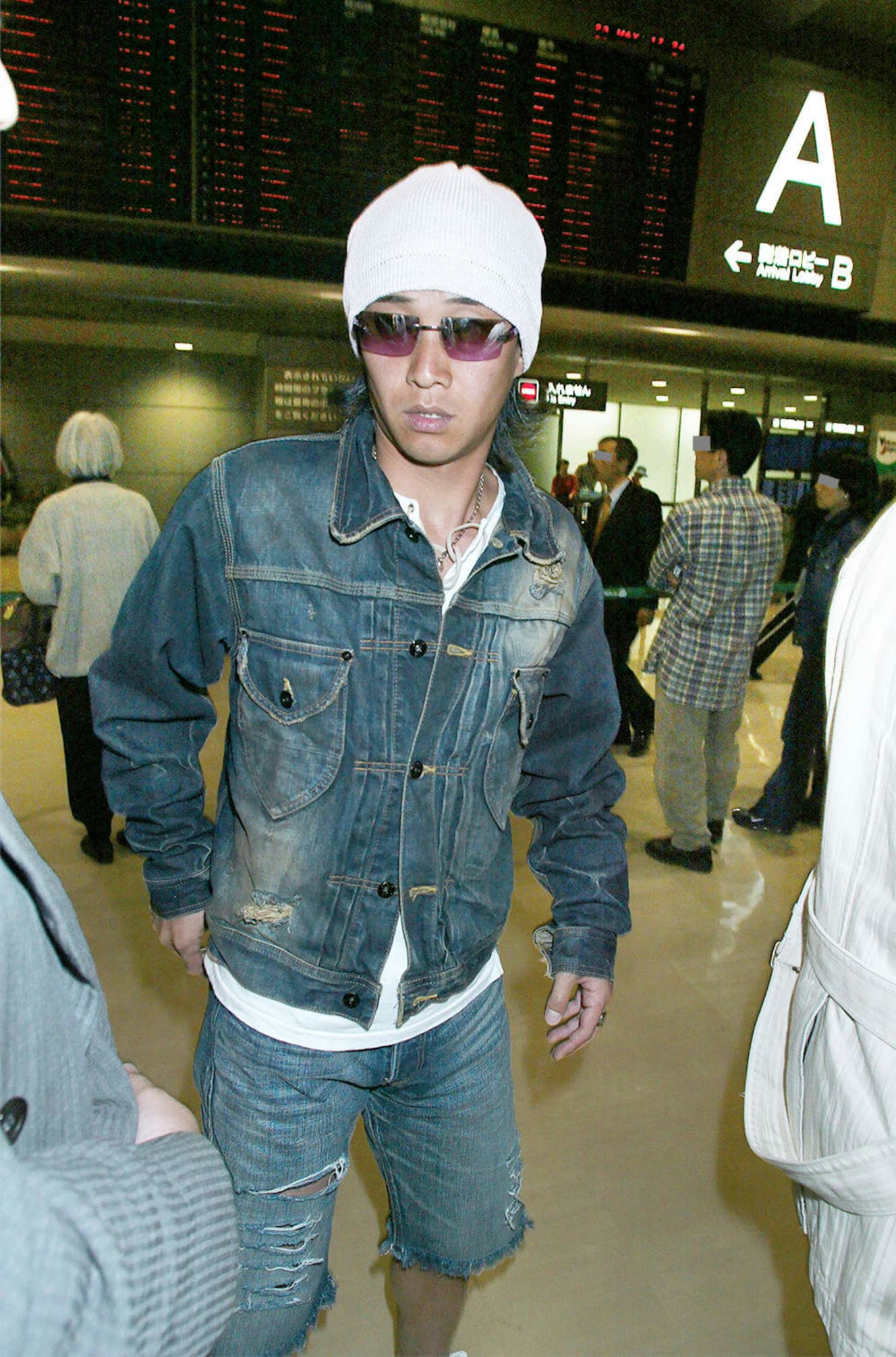 ’05年には同じ青森出身美女と中居の家族とで4泊6日のハワイ旅行へ。しかし、中居は彼女の存在を否定した