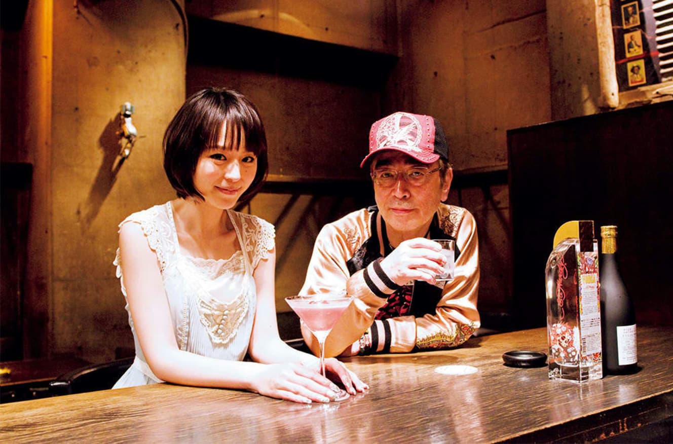 ’12年8月号に掲載。「舞台の前になると、毎回急に声が出なくなる夢を見る」と、志村は意外な一面を明かした