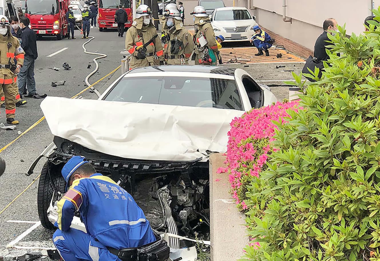 中川容疑者が運転するベンツは暴走して大田区の国道1号で歩道に乗り上げた。警視庁は自動車運転処罰法違反（危険運転致死）容疑も視野に調べているという