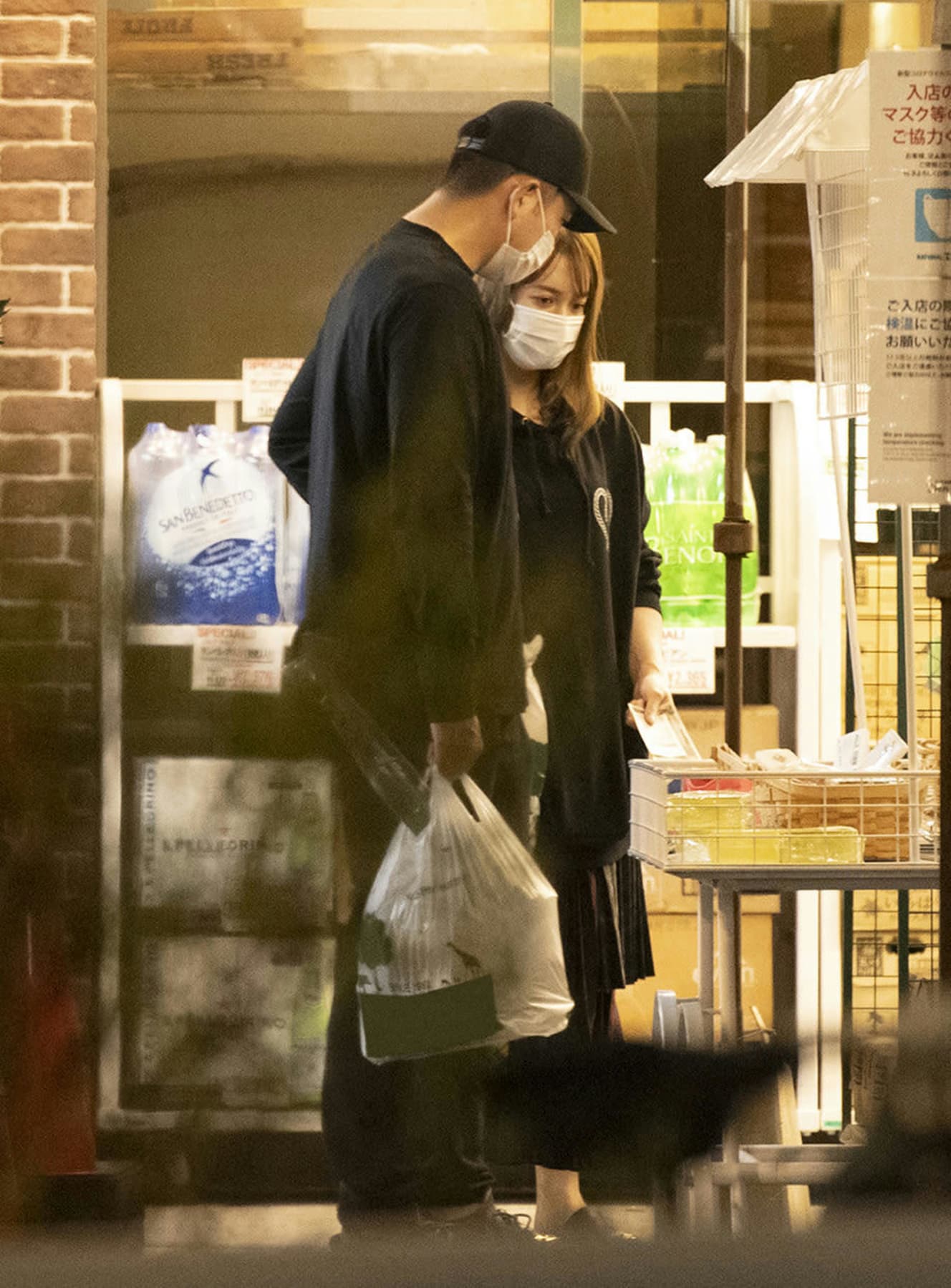 本誌未掲載カット 巨人・菅野智之♡野崎萌香「合いカギ通い愛」現場