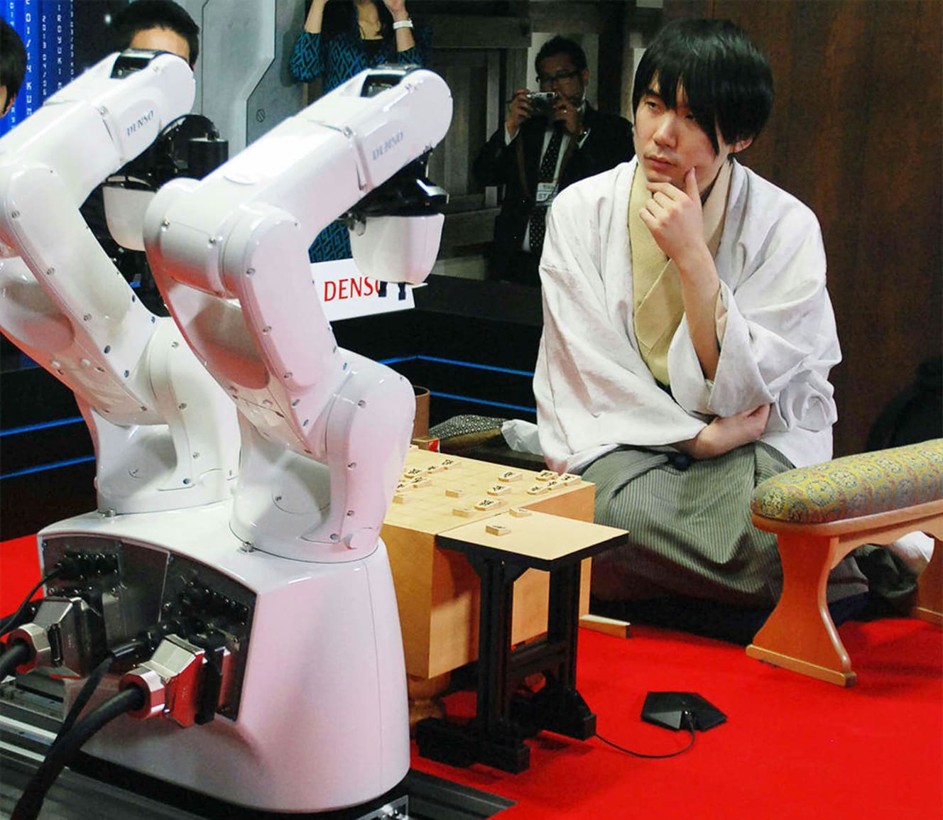 ’17年の電王戦で連敗を喫した佐藤天彦名人(当時)。これにより、将棋AIの実力が広く知れ渡ることに