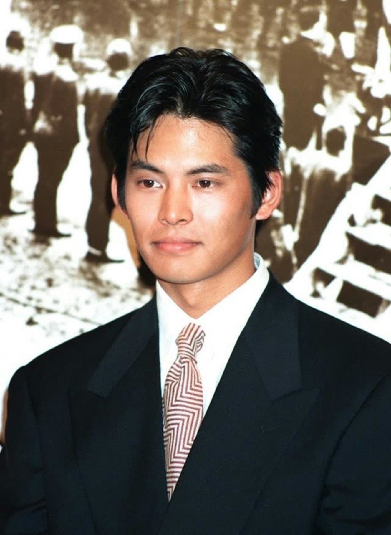 1991年版の『東京ラブストーリー』「カンチ」で人気沸騰した織田裕二。1995年撮影 写真:共同通信