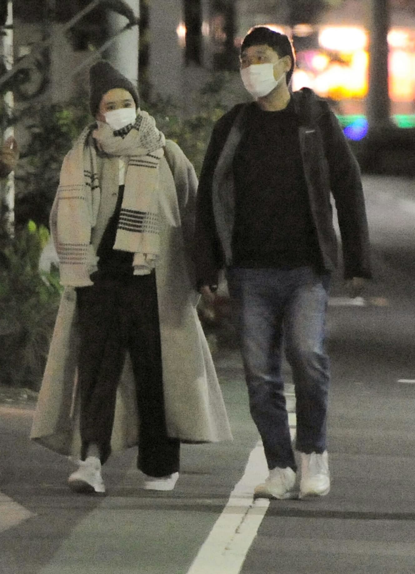 本誌未掲載カット　蒼井優＆山里亮太　仲良し異色夫婦を白金で発見！