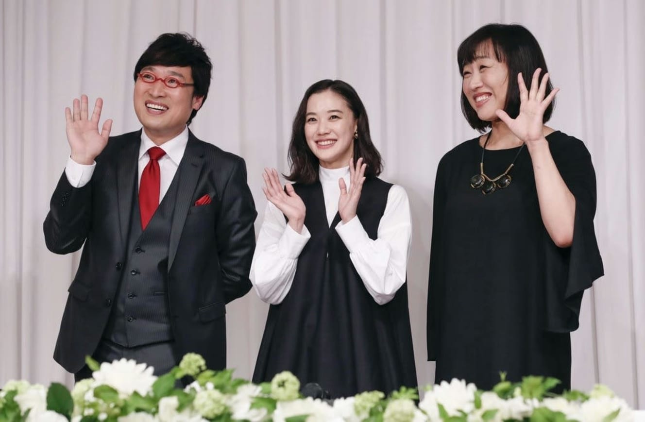 しずちゃんも祝福(写真・共同PHOTO)