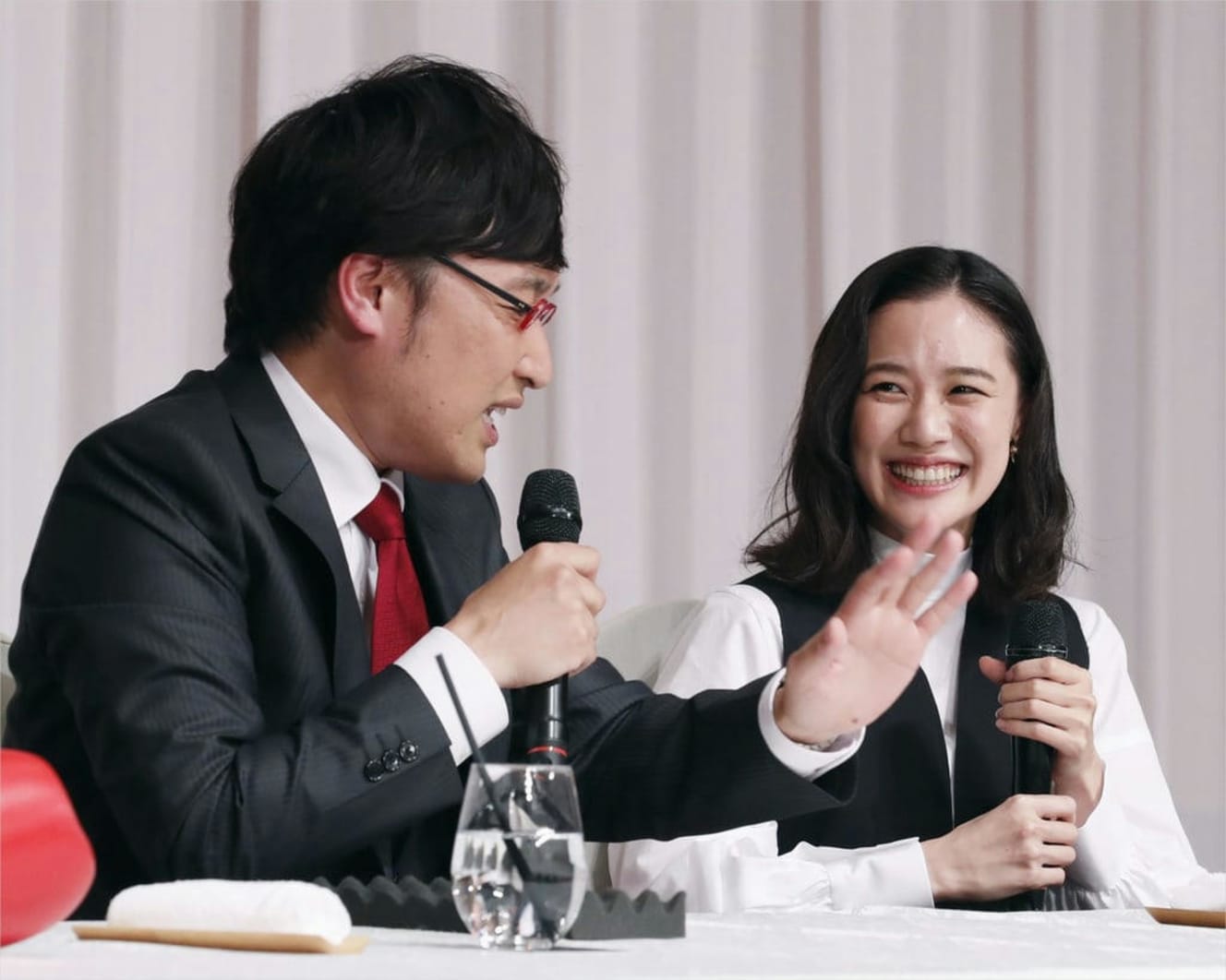 結婚発表時。幸せいっぱいの二人(共同PHOTO)