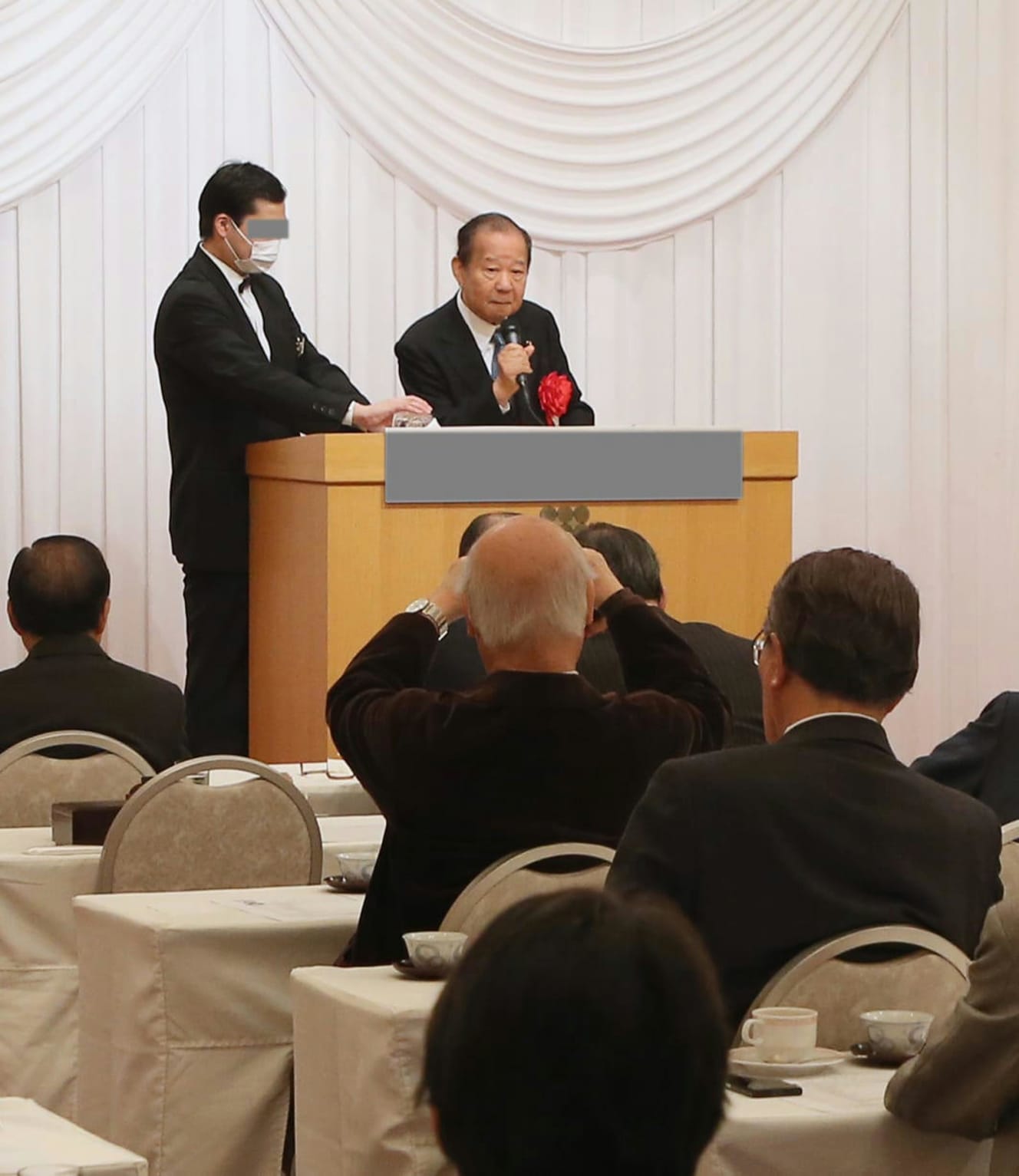 二階幹事長は昨年春にもジャーナリストの勉強会に出席。コロナについて「神経質になってはいけない」と語った