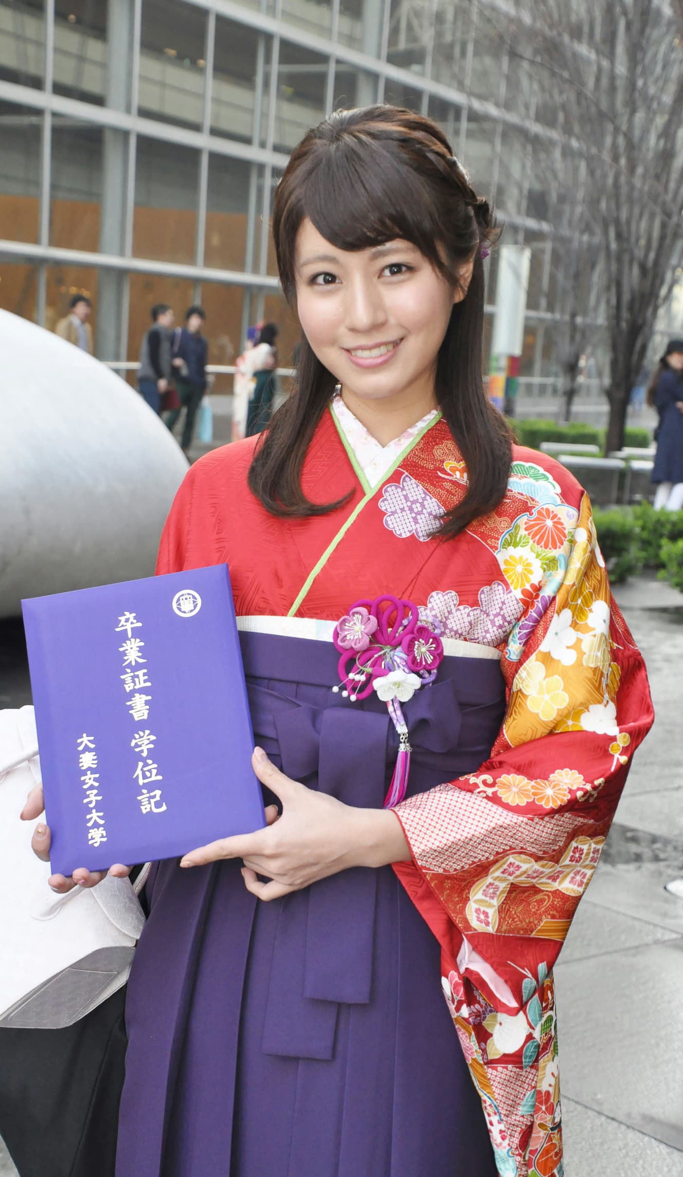 フジ 堤 礼実(れいみ)アナ 競馬中継番組『みんなのKEIBA』に出演中。大学時代は心理学を学ぶ傍らBSフジニュースの学生キャスターを務めていた。