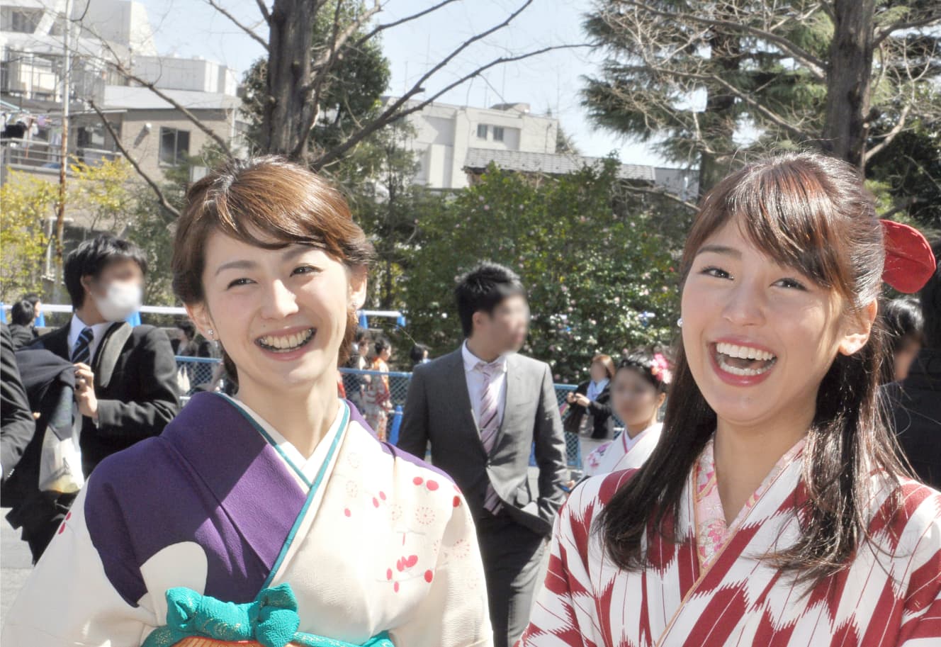 フリー 岡副麻希アナ(右)、フジ 宮司愛海(みやじまなみ)アナ