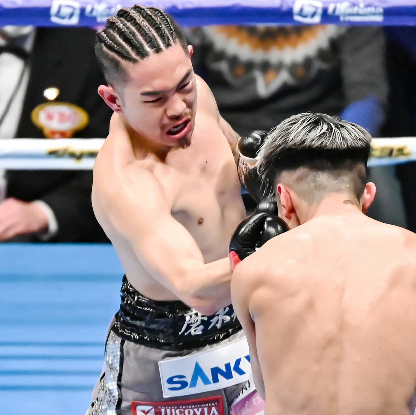 2度ダウンを奪って8回TKO勝ち。昨年大晦日に行われた田中恒成戦は’20年の「年間最高試合賞」に輝いた