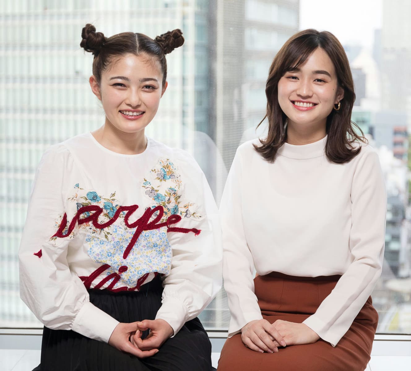 しのはら・りな(右) 入社3年目。『サンデー・ジャポン』、『はやドキ!』、『あさチャン!』などを担当。ナレーションを務める『旅するサウナ』(BS‐TBS)が4月25日に放送される
