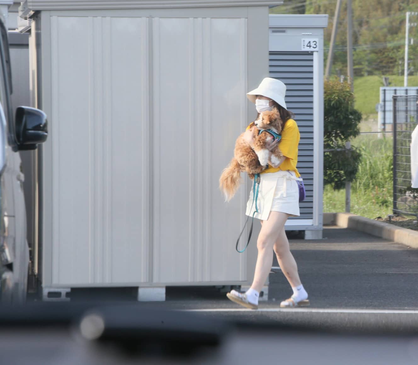 【本誌未掲載カット】三谷紬アナ イケメン彼氏とラブラブ手つなぎ&車チューデート