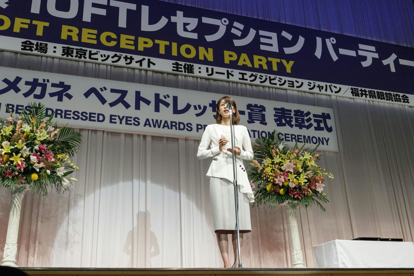 18年には日本メガネベストドレッサー賞を受賞(写真・AFLO)