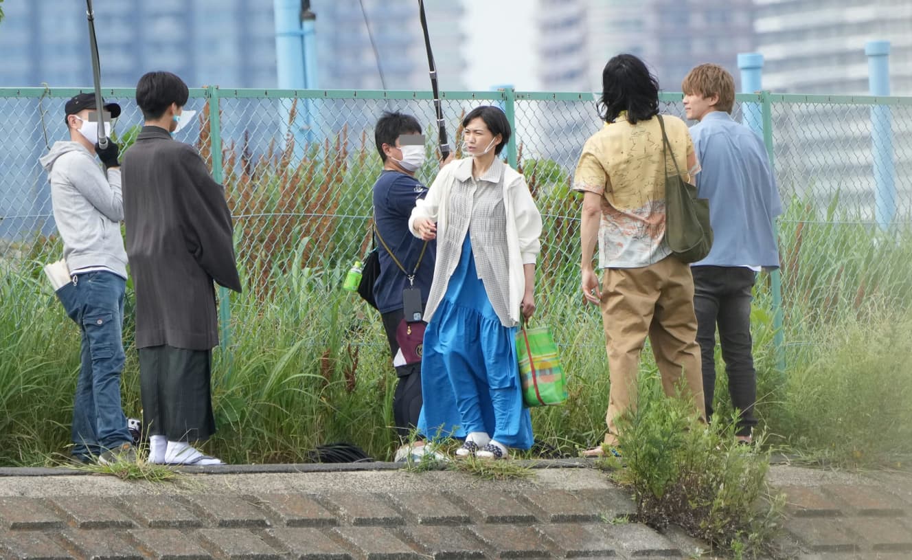 本誌未掲載カット 二階堂ふみ&眞栄田郷敦 日差しの下、演技派女優が見せた貫禄
