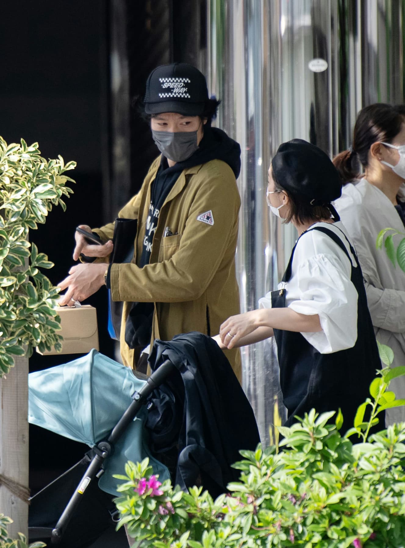 本誌未掲載カット 優香が見せた「ママの顔」夫の青木崇高と広尾散歩