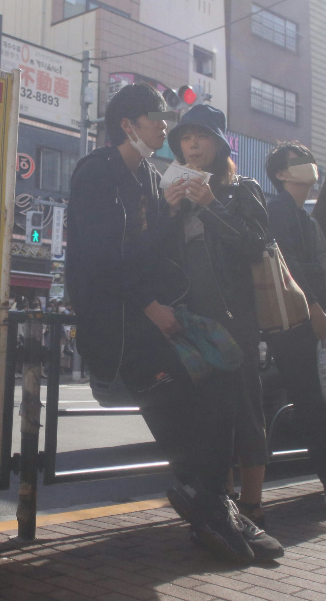 【本誌未掲載カット】三谷紬アナ イケメン彼氏とラブラブ手つなぎ&車チューデート