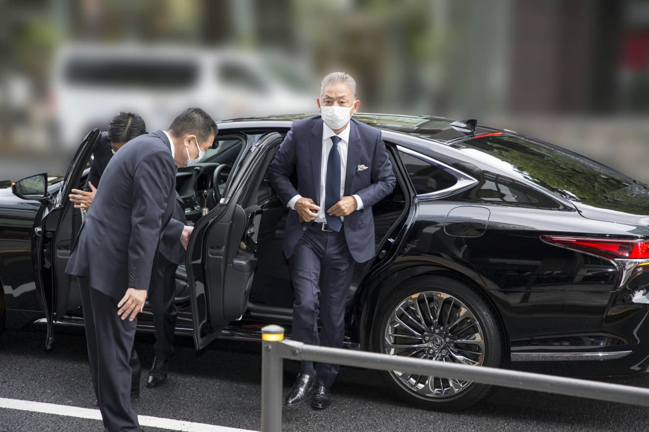 会談のために総本部に入る稲川会・内堀会長