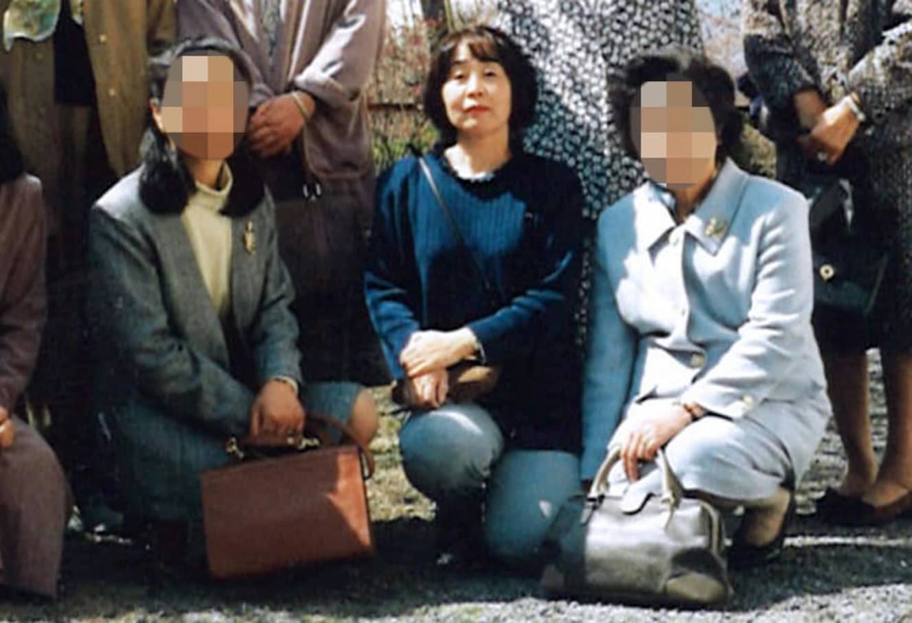 最初の夫を亡くした2年後、地元の婦人会の慰安旅行に行った筧被告。夫の死後、多額の借金を背負ったとされる