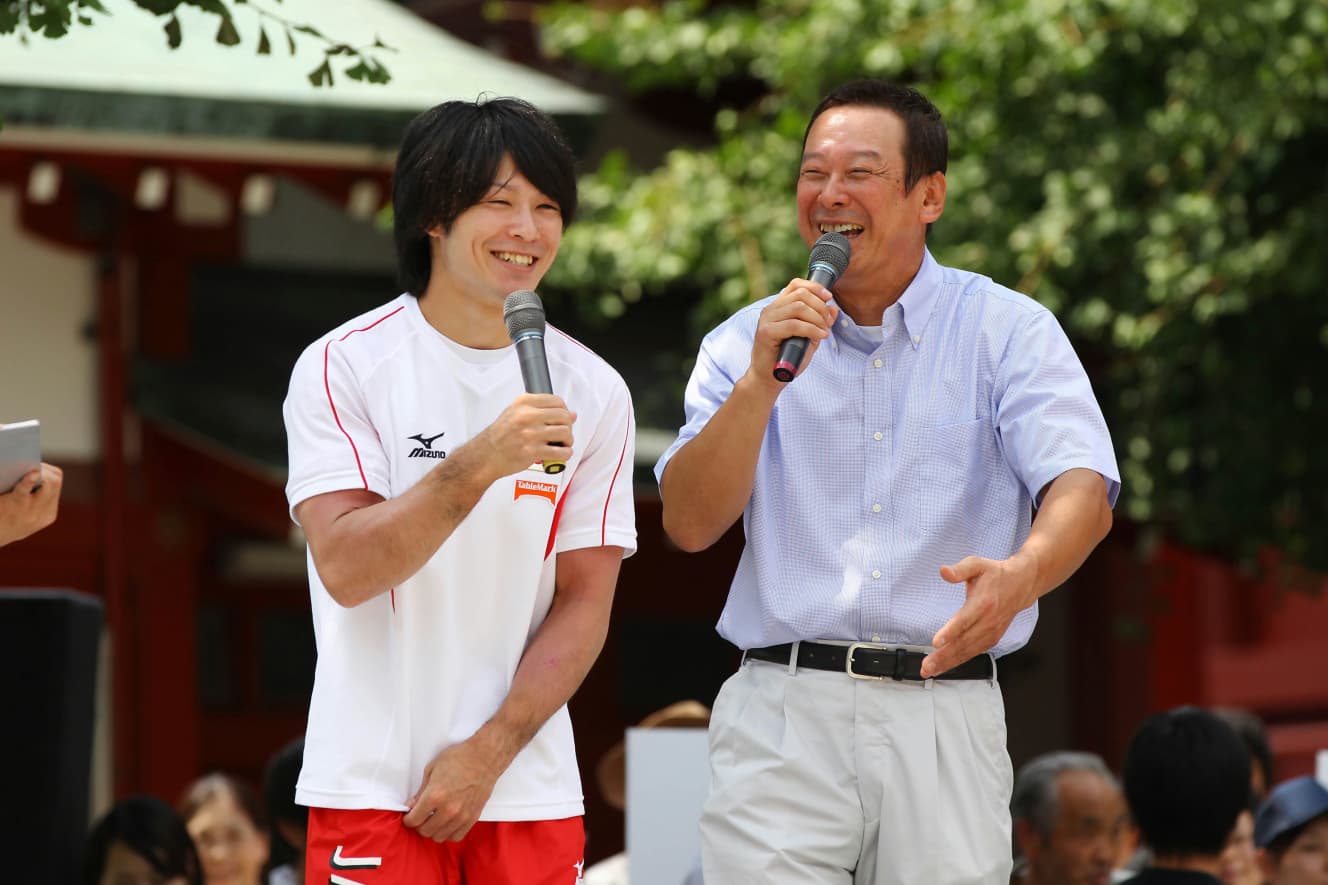 内村航平さんは残念だったが、体操は団体で銀メダル、橋本大輝選手と萱和磨選手もメダルを獲得。「体操で使う器具は、世界基準はあるものの、国によって微妙に違う。自国開催なら、いつも使っている器具で試合ができる。好成績につながります」(写真:アフロ)