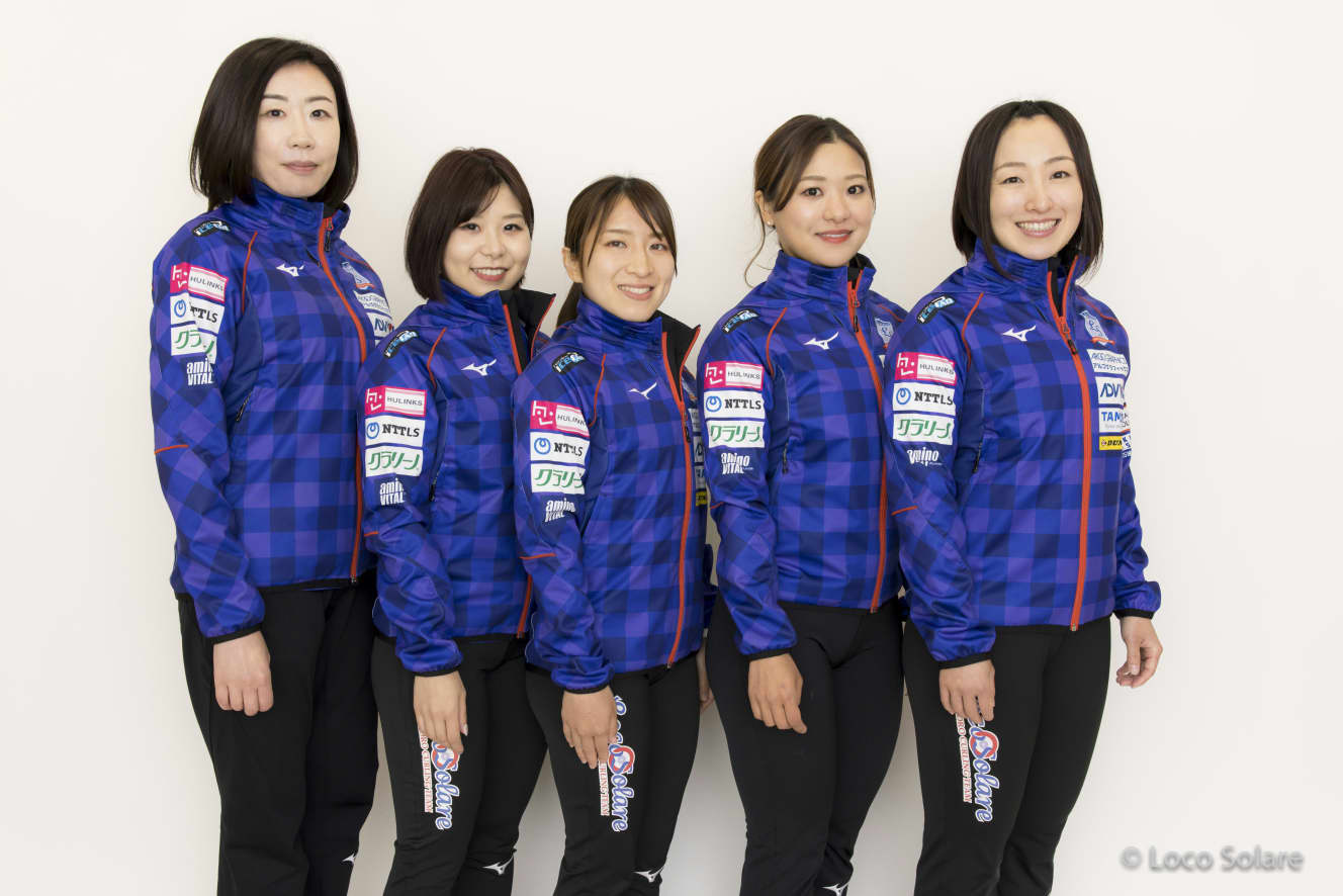【ロコ・ソラーレ】(左から)石崎琴美、吉田夕梨花、鈴木夕湖、吉田知那美、藤澤五月/写真:(公社)日本カーリング協会提供