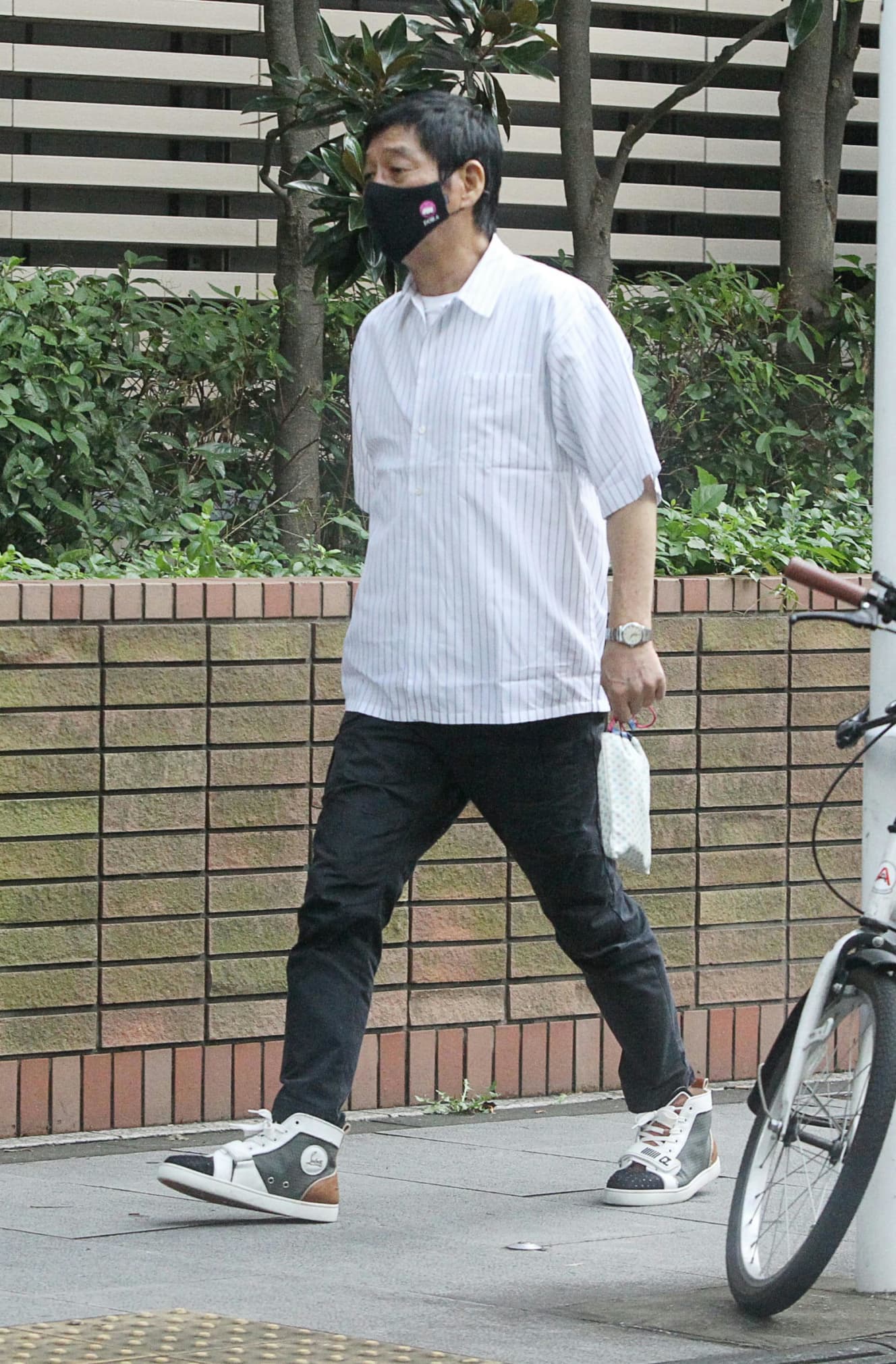 本誌未掲載カット 明石家さんま お疲れ気味の表情でレギュラー番組収録へ