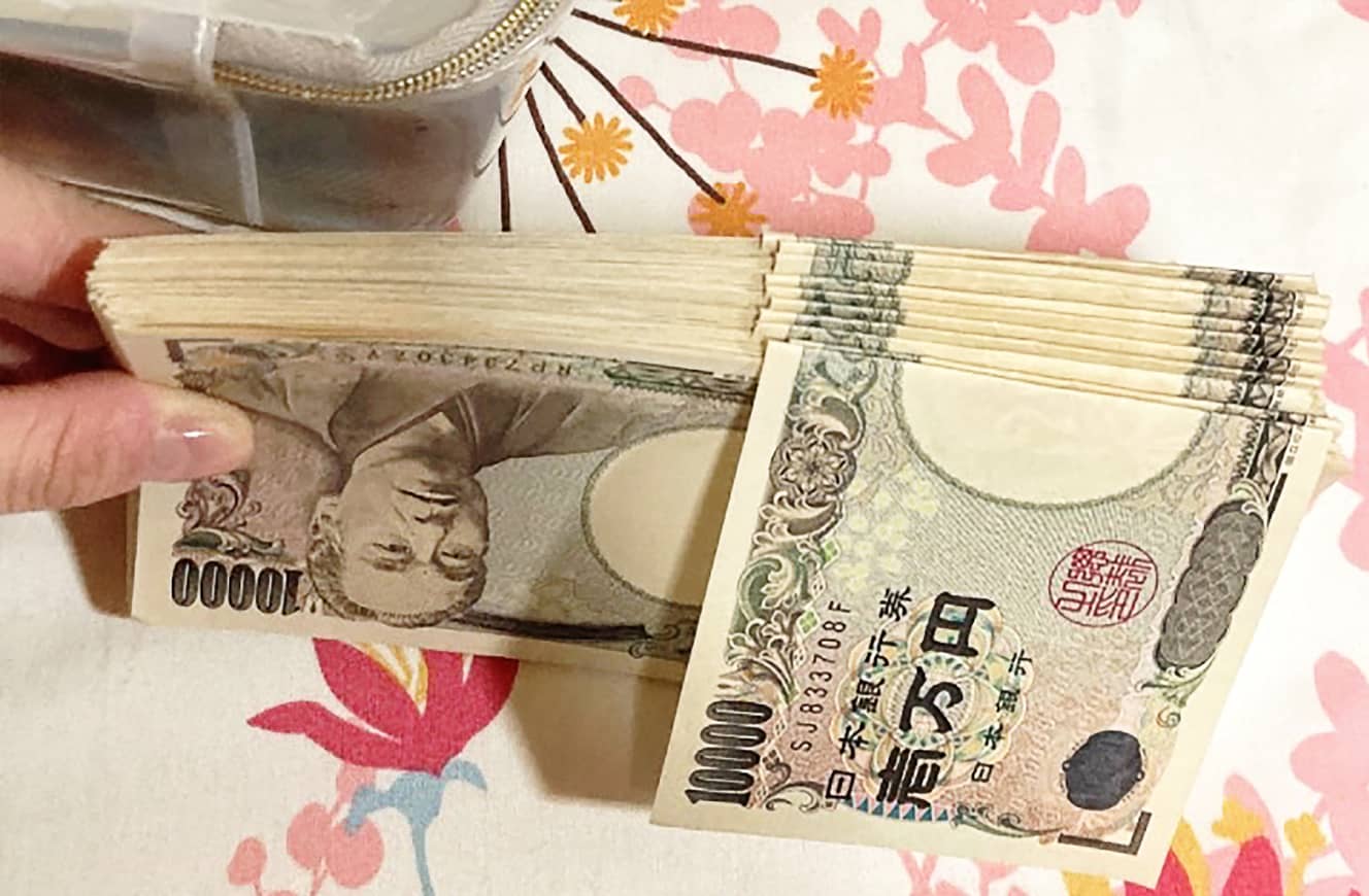 マコは東大の友人にも風俗で働いていることは隠していない。「チャットレディ」として時給4万円を稼いだことも