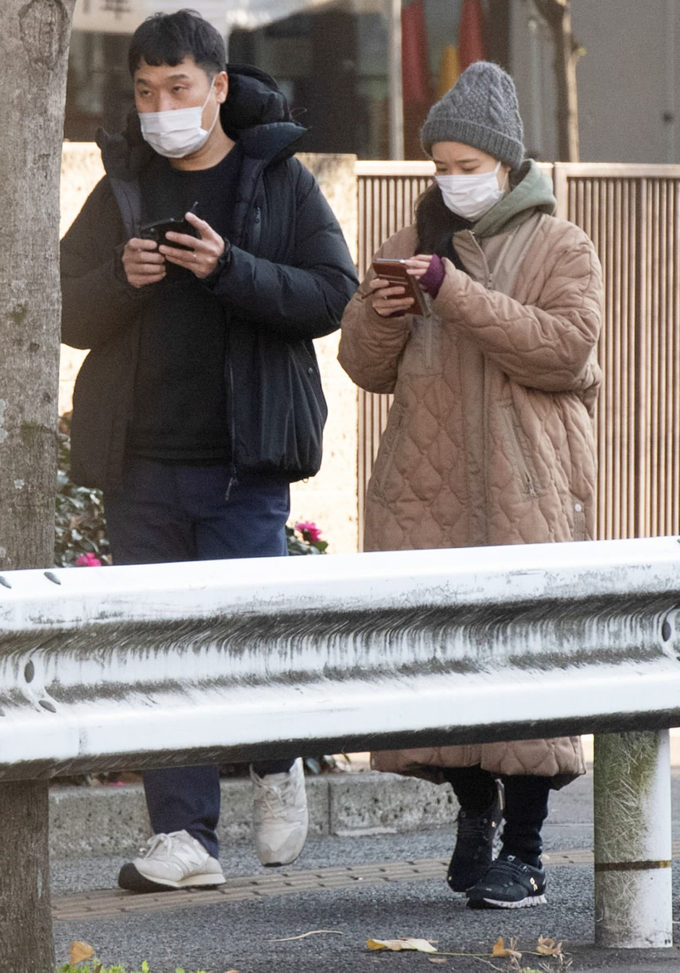 本誌未掲載カット　山里亮太＆蒼井優　都内で散歩中の山里夫妻を発見