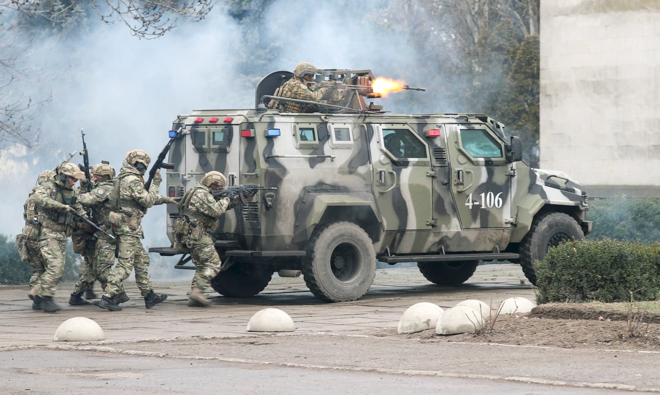 ベラルーシでの合同演習に対抗し、ウクライナでもロシア軍を迎え撃つことを想定した軍事演習が行われた