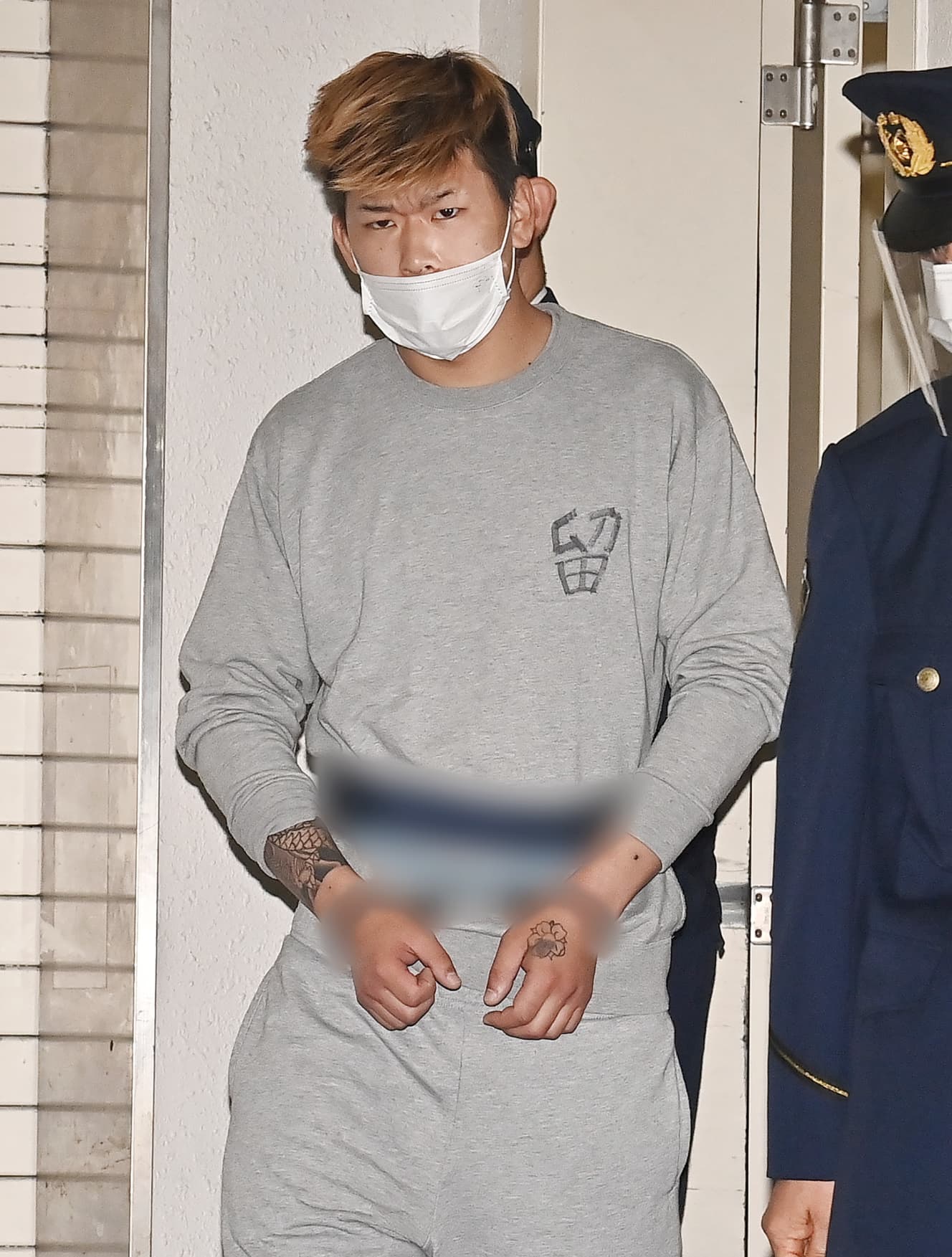 亀谷容疑者は逃亡を続けていたが、昨年12月４日に新宿警察署に出頭。逮捕当初は容疑を否認していた