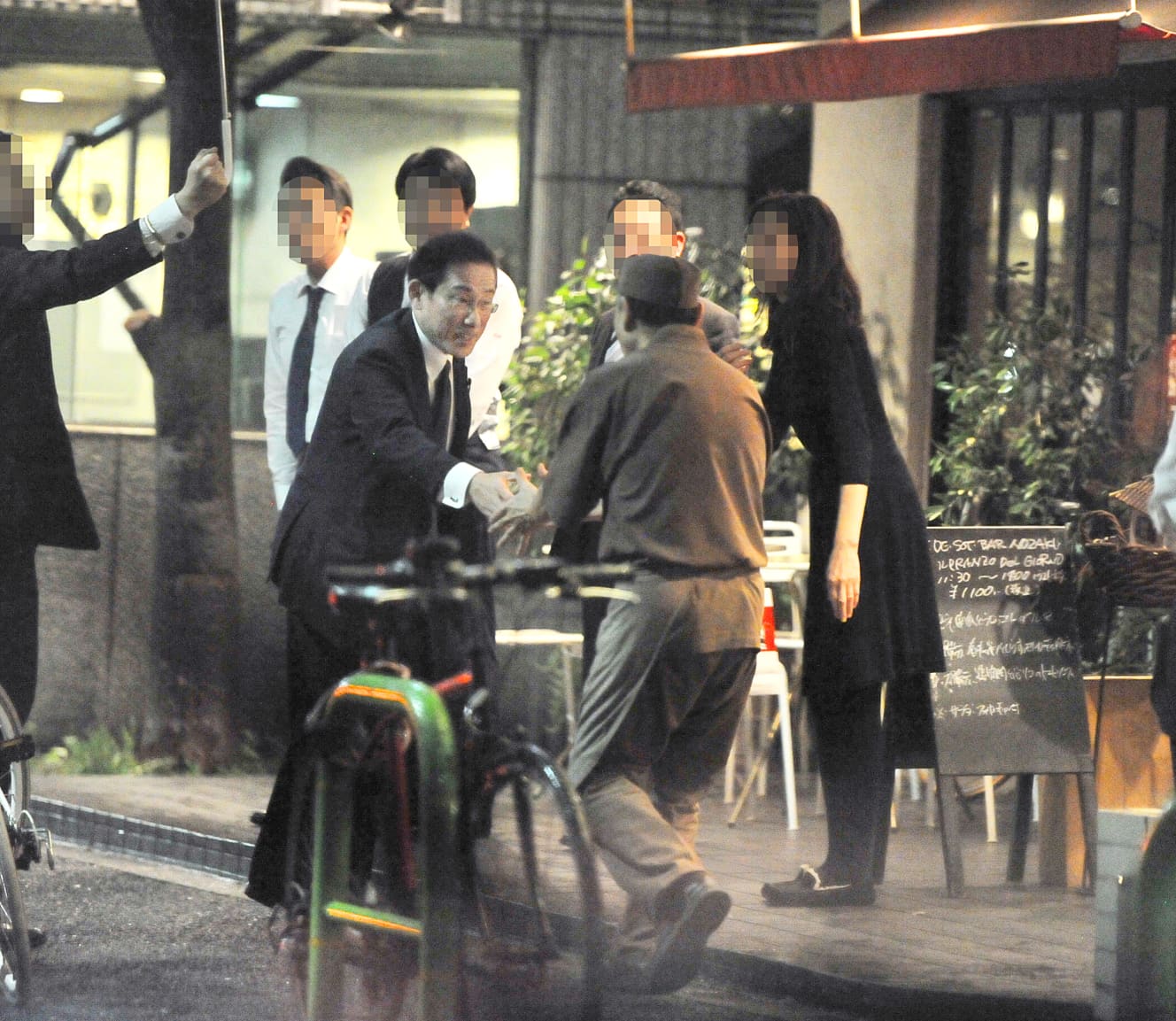 ’18年に側近らと六本木の鉄板焼き店で会食した際の岸田総理 撮影:西 圭介