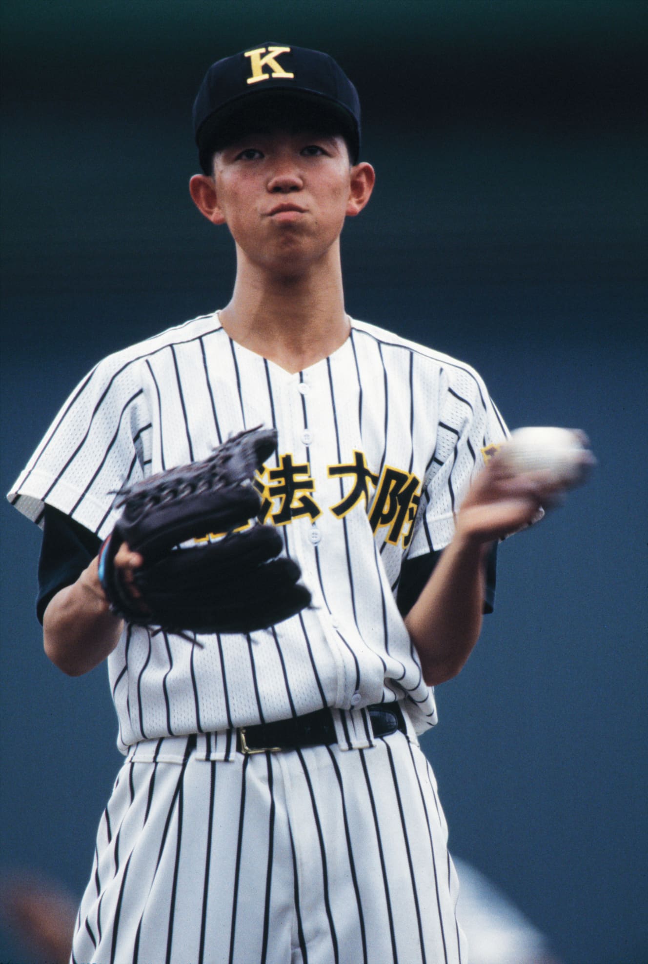 秋田経法大附属時代の小野容疑者。２年時にエースとして甲子園へ春夏連続出場（画像：岡沢克郎／アフロ）