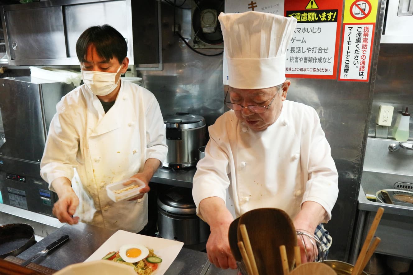 仕事中は息子のことを「剛さん」と呼び超過労働もさせない藤原さん。ここにも働き方改革の波が！